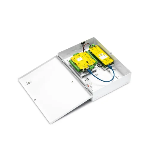 Centrale de commande de porte Paxton Net2 Plus avec PoE+ -EV dans un boîtier St
